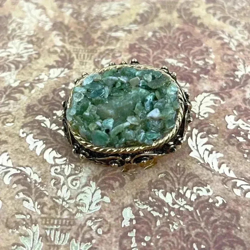Oval Green Jade Pebble Chip‎ Inlay Mosaic Ornate Gold Tone Brooch 1.5"